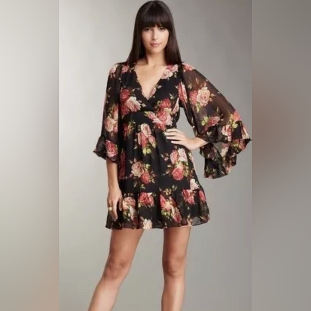 RARE AUTHENTIC VINTAGE BETSEY JOHNSON Y2K RUFFLE MINI DRESS. 
SIZE M